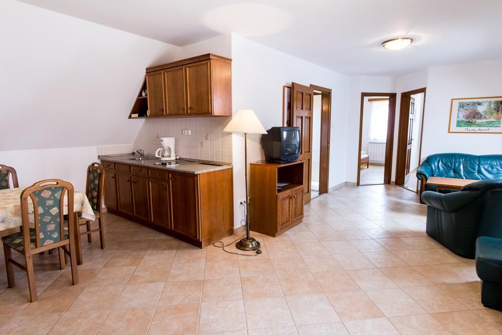 Frisko Panzio Bed & Breakfast Zalakaros Eksteriør bilde